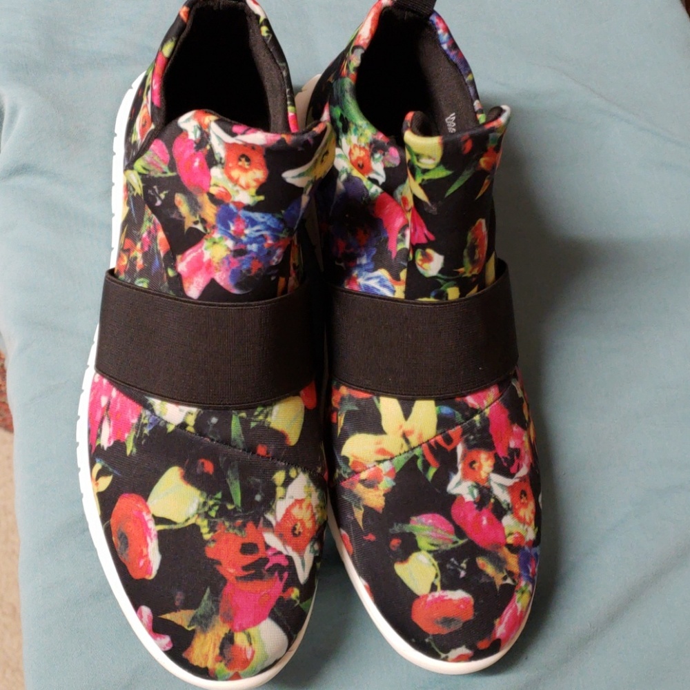 New Steve Madden Sneakers